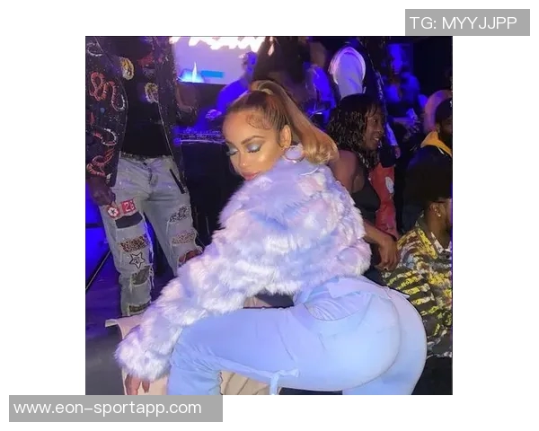 哈登女友身份揭秘：比他大一岁与查尔莫斯育有儿子即将送父亲节礼物